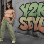 tenue annee 2000 jean baggy baby tee sac baguette