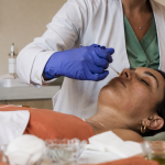 C’est quoi un peeling du visage : résultats selon la profondeur du traitement