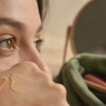 Comment appliquer anti cernes : petites touches sans alourdir le contour de l’œil