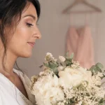 Maquillage mariage rose poudré sur une mariée : teint et teintes
