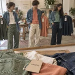 Vêtement unisexe : t-shirt, surchemise et pantalon, coupe confortable